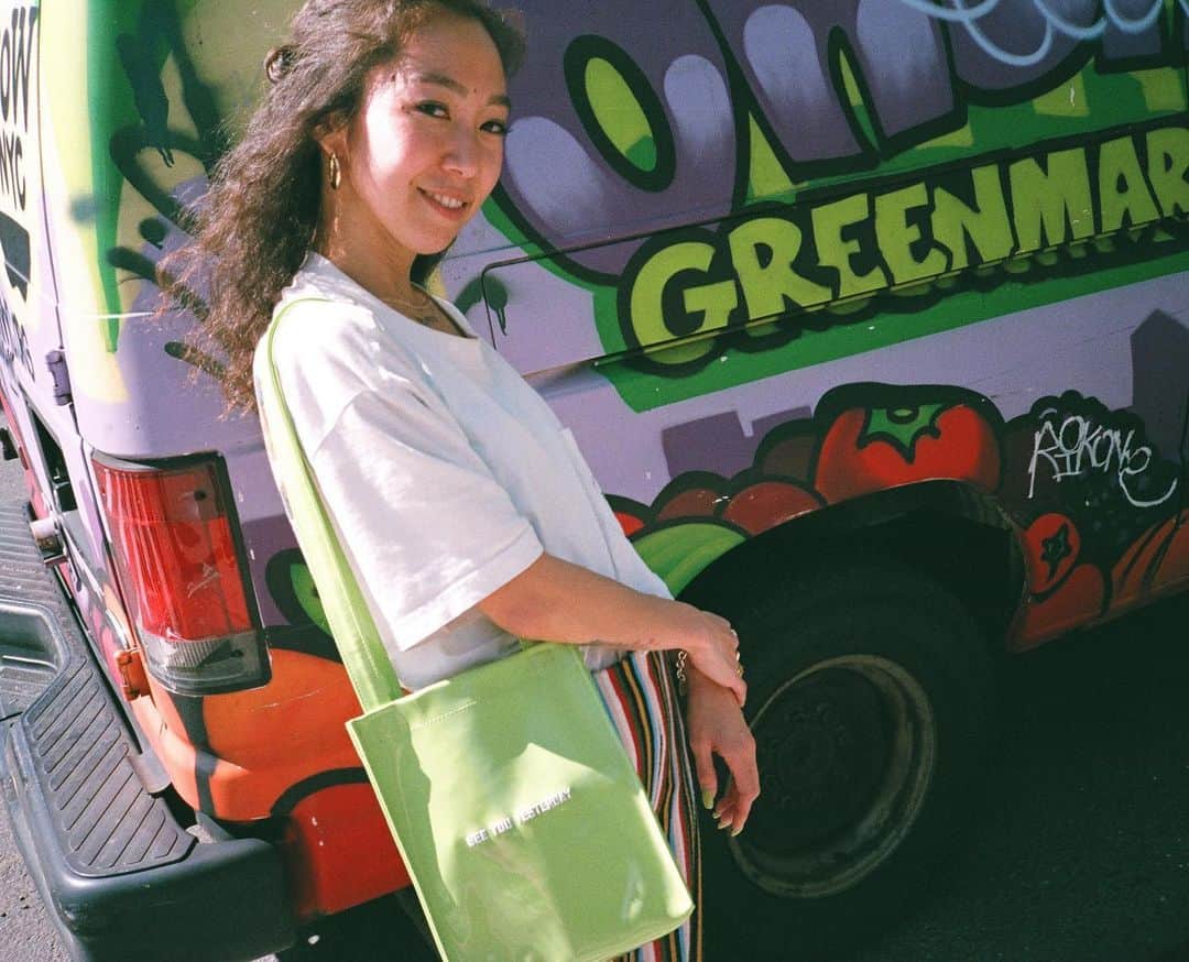 UlalaGirlのインスタグラム：「Thank y’all so much for purchasing @see.you.yesterday.2017 ‘s 90s bag. It was sold out in 15min🤪 we are gonna remake it agaaaaaiiinnnn. . 15分であっという間に完売してしまった90sバッグ、欲しくても買えなかった😭🥺っていう方がたくさんいたので普段はしない、受注生産します！ @see.you.yesterday.2017 のリンク、又は麗のストーリーから飛んでね！発送は6月上旬を予定してます！ みんながゲット出来ますように🥺  #seeyouyesterday2017 #madeinjapan #fairtradefashion」