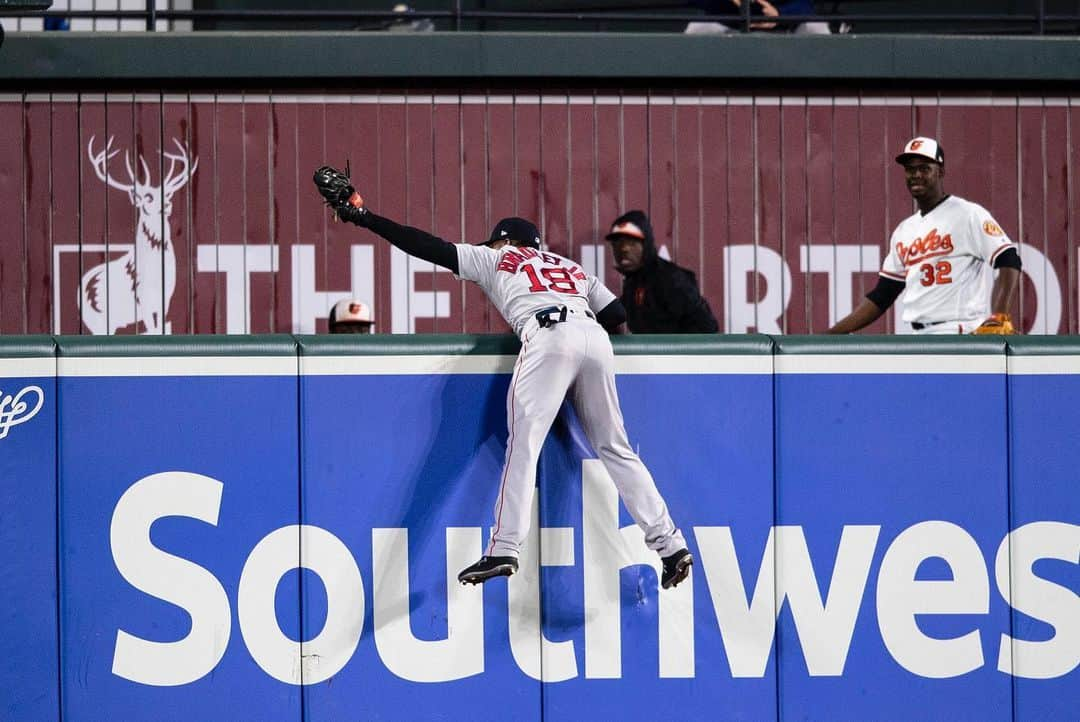 ボストン・レッドソックスさんのインスタグラム写真 - (ボストン・レッドソックスInstagram)「Swipe for an epic JBJ moment ➡️」5月9日 12時20分 - redsox