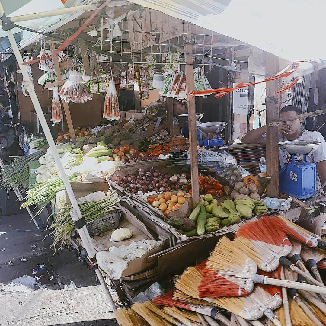 清水沙也佳さんのインスタグラム写真 - (清水沙也佳Instagram)「#しみさや旅  #market #cebu #philippines #セブ島 #フィリピン」5月9日 12時24分 - sayaka__shimizu