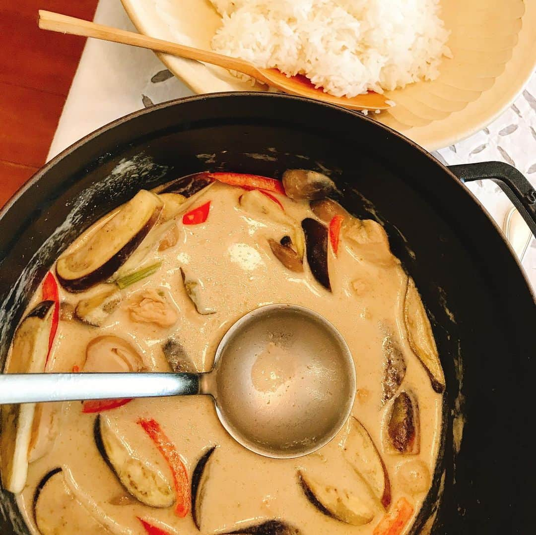 寺川綾さんのインスタグラム写真 - (寺川綾Instagram)「野口まき先生のお料理教室。 今回はタイ料理🇹🇭 美味しすぎるー🤤 お店に行くよりまき先生のお家に行きたい🤤 パクチー多めが最高です❣️ #野口まき先生 #お料理教室 #タイ料理🇹🇭 #たまらん🤤 #お世話になりました🙇」5月9日 12時48分 - terakawaaya_official