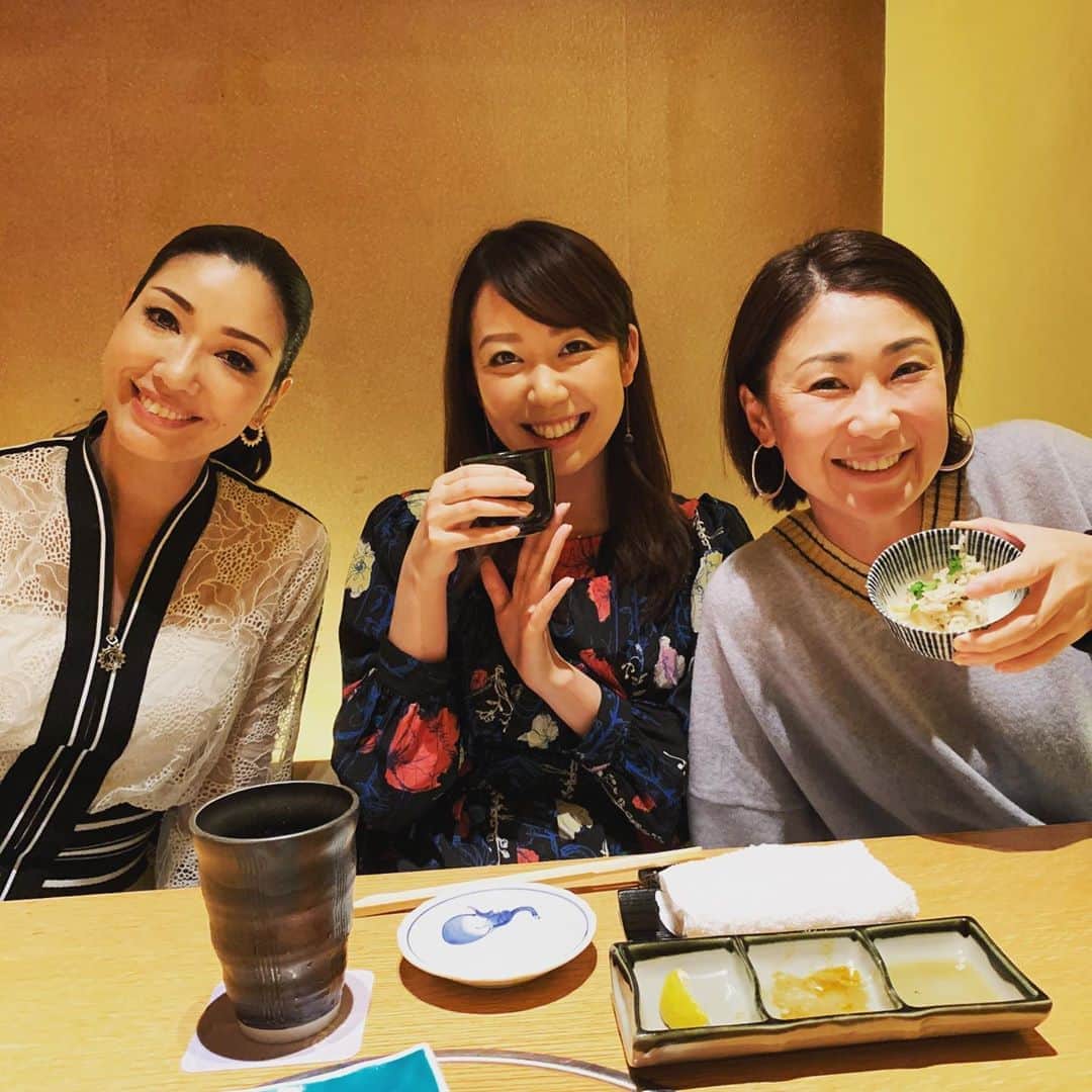 須黒清華さんのインスタグラム写真 - (須黒清華Instagram)「先日、久しぶりに大好きな古閑美保さんご夫婦と、素敵なアンミカさんご夫婦と💗 ずーっと笑いっぱなしの楽しい会でした🤣✨✨ #この時はまだ平成だった  #写真もとっても楽しそう #古閑美保 さん #アンミカ さん #素敵なお2人大好き💕 です」5月9日 12時43分 - sayaka_suguro