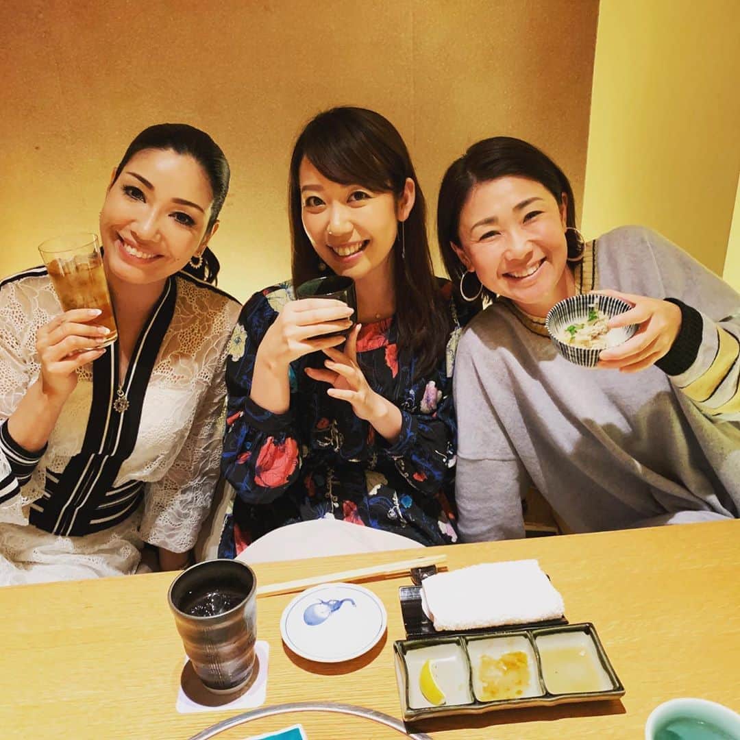 須黒清華さんのインスタグラム写真 - (須黒清華Instagram)「先日、久しぶりに大好きな古閑美保さんご夫婦と、素敵なアンミカさんご夫婦と💗 ずーっと笑いっぱなしの楽しい会でした🤣✨✨ #この時はまだ平成だった  #写真もとっても楽しそう #古閑美保 さん #アンミカ さん #素敵なお2人大好き💕 です」5月9日 12時43分 - sayaka_suguro