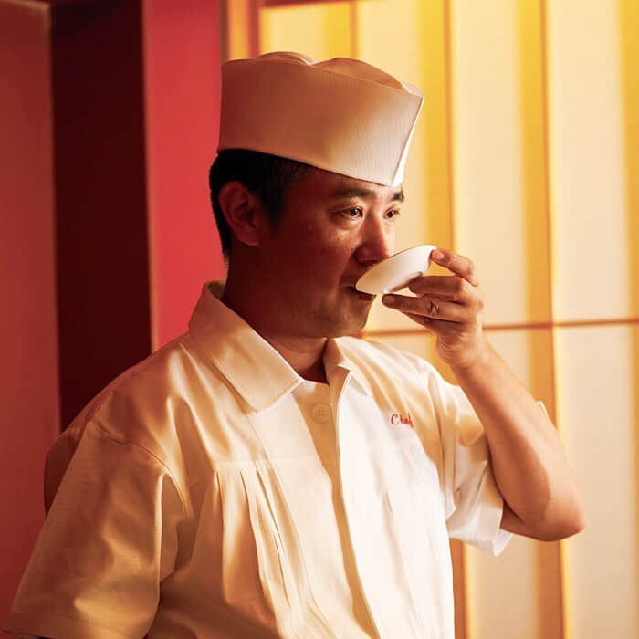 ホテルオークラ福岡さんのインスタグラム写真 - (ホテルオークラ福岡Instagram)「ホテルの開業20周年を記念して、和・洋・中の各料理長が心を込めてお届けするプレミアムディナーブッフェ。洋食はもちろん、和食堂 山里や中国料理 桃花林の味が一堂に並ぶ特別な3日間です。この機会にぜひお越しください。 【プレミアムディナーブッフェ】 期間：2019年5月20日（月）～22日（水） 場所：オールデイダイニング カメリア 料金：大人　1名様　5,500円 お子様（6-12歳）2,750円 お子様（4-5歳）1,500円 ※料金はサービス料・税込み。120分制  ご予約はオンラインが便利です。 https://www.tablecheck.com/ja/shops/okura-fukuoka-camellia/reserve 現在タイムセール開催中。ご予約で、乾杯のスパークリングワインサービス！  #開業20周年記念 #ディナービュッフェ #食べ放題 #ローストビーフ #天ぷら #おちょぼ寿司 #ホテルディナー #麻婆豆腐 #コンソメスープ #伝統の味 #和洋中 #ホテルオークラ福岡 #桃花林 #山里 #料理長 #シェフ #hotelokurafukuoka #tohkalin #yamazato #中洲川端 #博多リバレイン #カメリア #camellia」5月9日 12時53分 - hotelokura_fukuoka