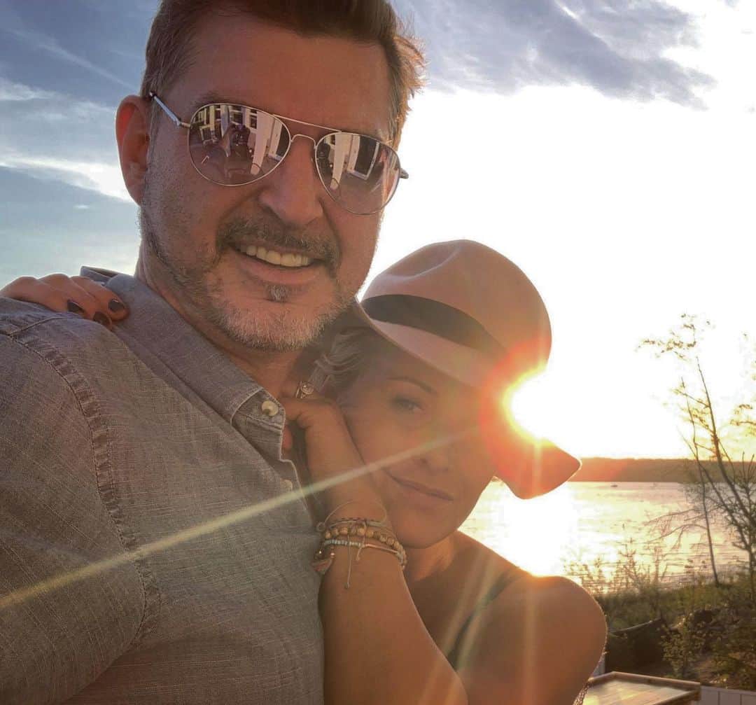 ジョシー・ビセットのインスタグラム：「Tell me something boy....」