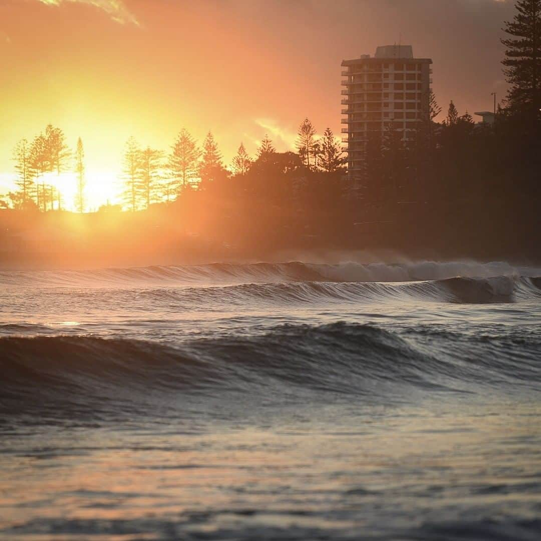 Nikon Australiaさんのインスタグラム写真 - (Nikon AustraliaInstagram)「"Sunrise is always my favourite time of day to shoot. I love the perspective the 70-200 gives you and the lovely colour and flare you can create when shooting just as the sun rises." - @drew_ehlers_photography  Camera: Nikon #D750 Lens: AF-S Nikkor 70-200 f2.8E FL ED  Settings: 200mm | f/3.5 | 1/4000s | ISO 640  #MyNikonLife #Nikon #NikonAustralia #NikonTop #VisitAustralia #DiscoverAustralia #Photography #SunrisePhotography #WaterPhotography #OceanPhotography #LandscapePhotography」5月9日 13時01分 - nikonaustralia