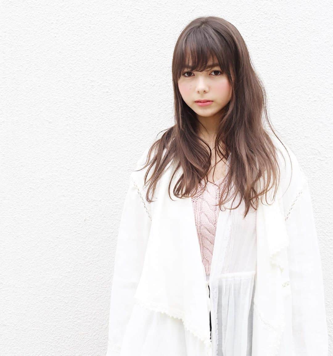 渡部幸也のインスタグラム：「無造作なロングスタイルは、バサッとラフに仕上げてもオススメです🙆‍♂️ 今週も、よろしくお願いします✨  #ヘアスタイル #ヘア #髪型 #ヘアカタログ #ヘアセット #ヘアアレンジ #パーマ #カラー #ヘアカラー #hair #恵比寿美容院 #代官山美容室 #代官山美容院 #美容学生 #サロン #中目黒美容室 #中目黒美容院 #恵比寿美容室 #サロンモデル #lala__hair #ヘアメイク #hpb_hair #中目黒 #代官山 #恵比寿 #渋谷 #ar_magazine #murua #emoda #snidel」