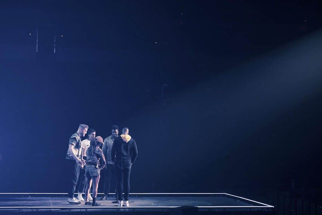 ペンタトニックスさんのインスタグラム写真 - (ペンタトニックスInstagram)「It's almost time.... #PTXTheWorldTour」5月9日 13時11分 - ptxofficial