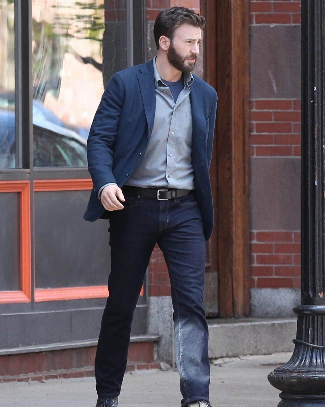 Just Jaredさんのインスタグラム写真 - (Just JaredInstagram)「Chris Evans films his new series #DefendingJacob in Boston. #ChrisEvans Photos: Backgrid」5月9日 13時32分 - justjared