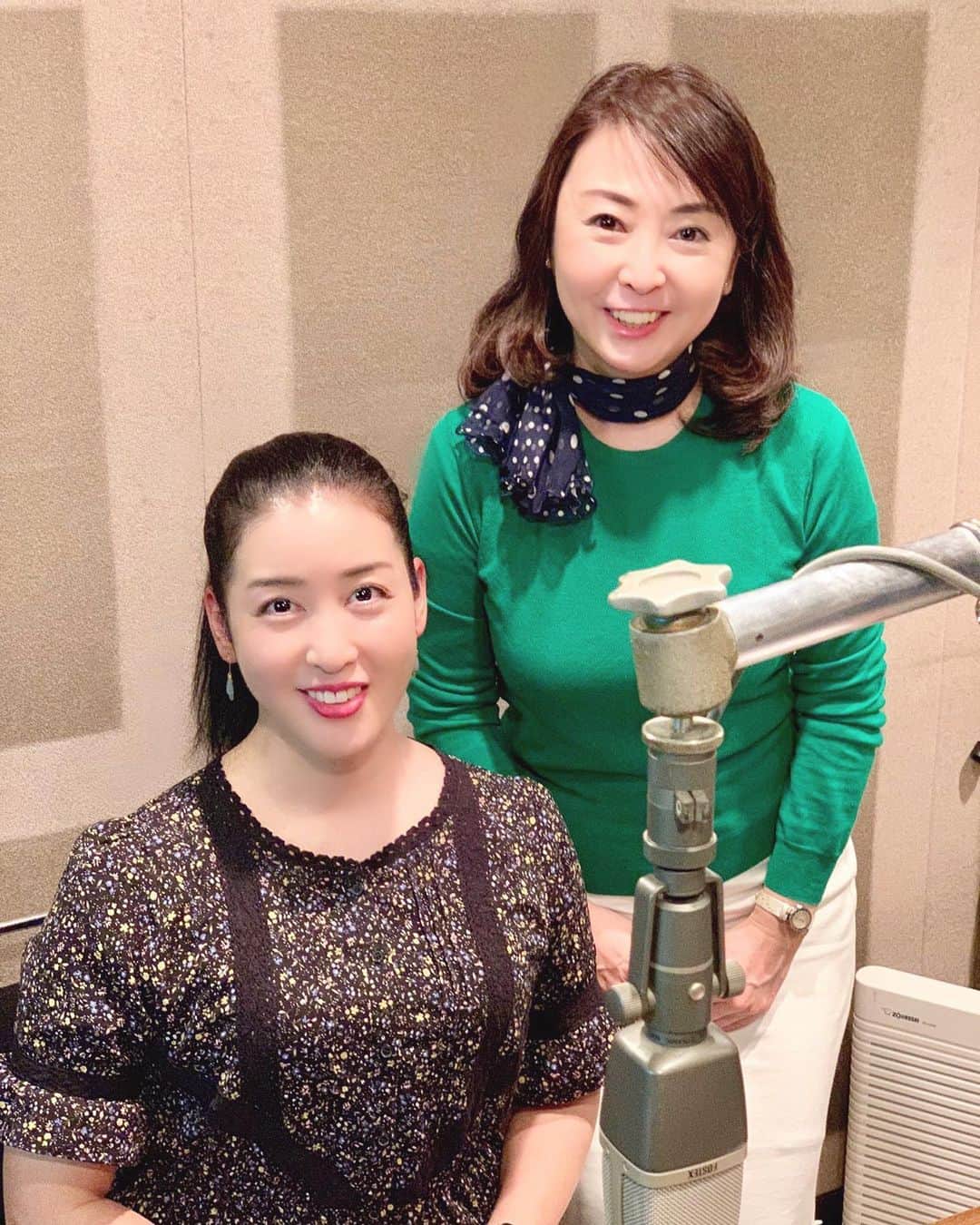 牛窪恵 牛窪万里子さんのインスタグラム写真 - (牛窪万里子Instagram)「昨夜はお祝いディナーで「アジュール  フォーティーファイブ／ザ・リッツ・カールトン東京」へ。 マーケティングライターの牛窪恵さん、情報ライブミヤネ屋リポーターの東ふきちゃんと。  プロフィールのAmeba ...