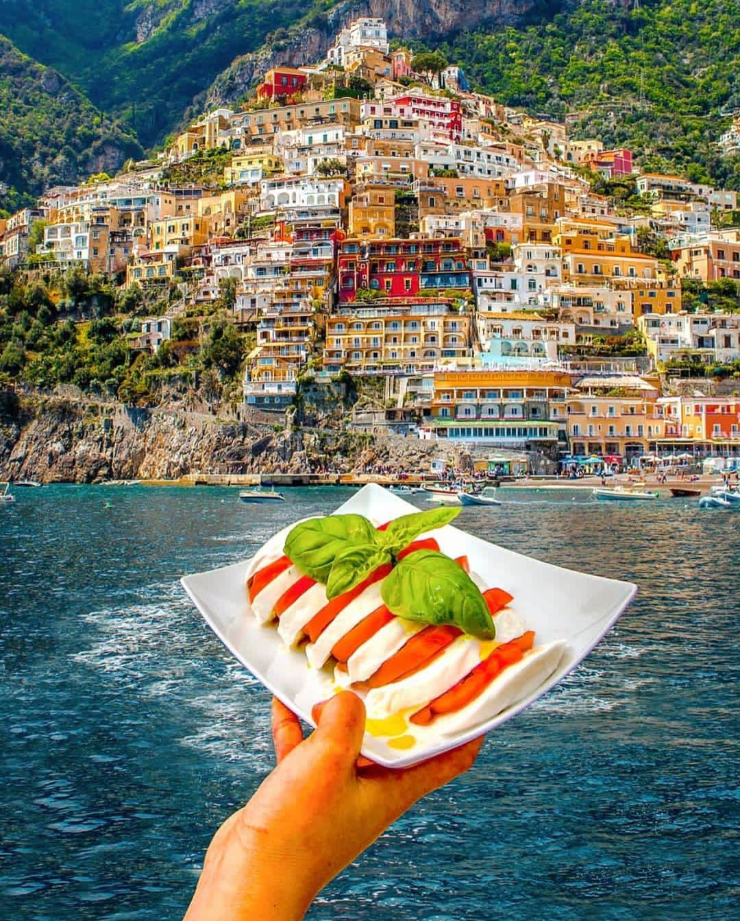 Wonderful Placesさんのインスタグラム写真 - (Wonderful PlacesInstagram)「Positano - Italy ✨😍😍😍✨ . Picture by ✨✨@ournextflight✨ #wonderful_places for a feature ❤️」5月9日 13時34分 - wonderful_places