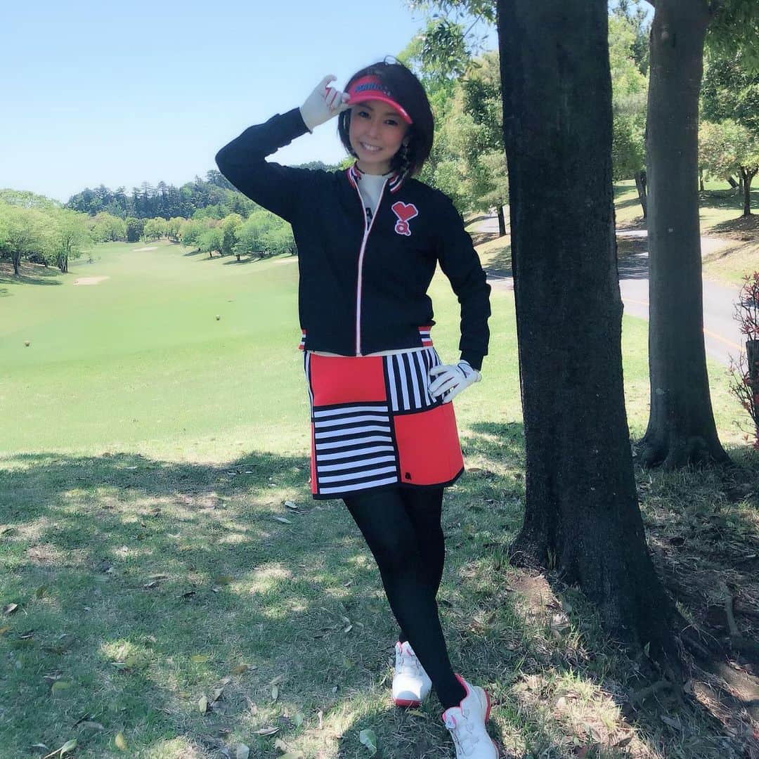 宮崎宣子さんのインスタグラム写真 - (宮崎宣子Instagram)「最高のゴルフ日和でした⛳️ この時期のゴルフは、天気が良くて、暑過ぎず、寒くなく、本当快適です。 前半は、ドライバーの不調に悩まされましたが、後半は47で回れたので来週のゴルフも頑張ります⛳️😆 #ゴルフ女子 #ゴルフコーデ #ゴルフウエア #アルチビオ #archivio #前半のスコアは聞かないで #ドライバーショット #何故か不調 #後半回復 #ゴルフ好きな人と繋がりたい #ゴルフ好きと繋がりたい #ゴルフ好き #golfgirls #golflove #golfwear #golfer #golflife」5月9日 13時39分 - miyazaki_nobuko