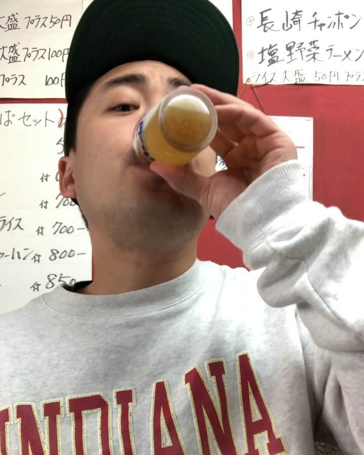 のインスタグラム：「. 整体師のベロベロ日記 ランチでラーメンセット！！ Gがめっちゃすする！！ . 僕はチャーハンとラーメンが好きです。 そして愛想のいい店員さんも好きです。 . 二つ目の動画で接客100点はわかってもらえるはず！！ . 人気のYouTuberさんのビールの飲み方見て勉強中！！ どない？ #整体師のベロベロ日記 #九条#大衆中華#町中華 #昼飲み #ラーメンセット #チャーハン#炒飯#焼飯 #美味いチャーハンは酒の肴 #YouTuberさんを尊敬 #一人で喋るの恥ずかしい」
