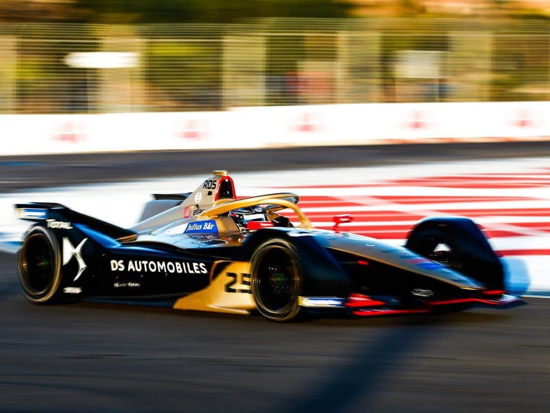 ジェームズ・ロシターのインスタグラム：「Back to Black and Gold this weekend with @dstecheetah in Monaco for @fiaformulae」