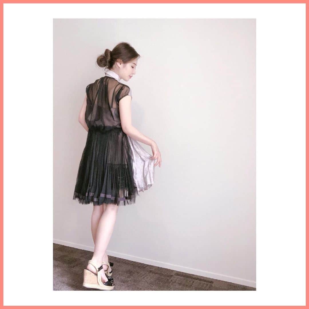 のインスタグラム：「サンダル出したら履きたくなっちゃった！早いかな😂？ ・ #sacai#prada#onepiece#sandals #ootd#outfitoftheday#outfit #サカイ#プラダ#ワンピース#サンダル #ちょっと早い#夏服#シースルー#チュール#ウエッジソール#まとめ髪#ゴム一本」