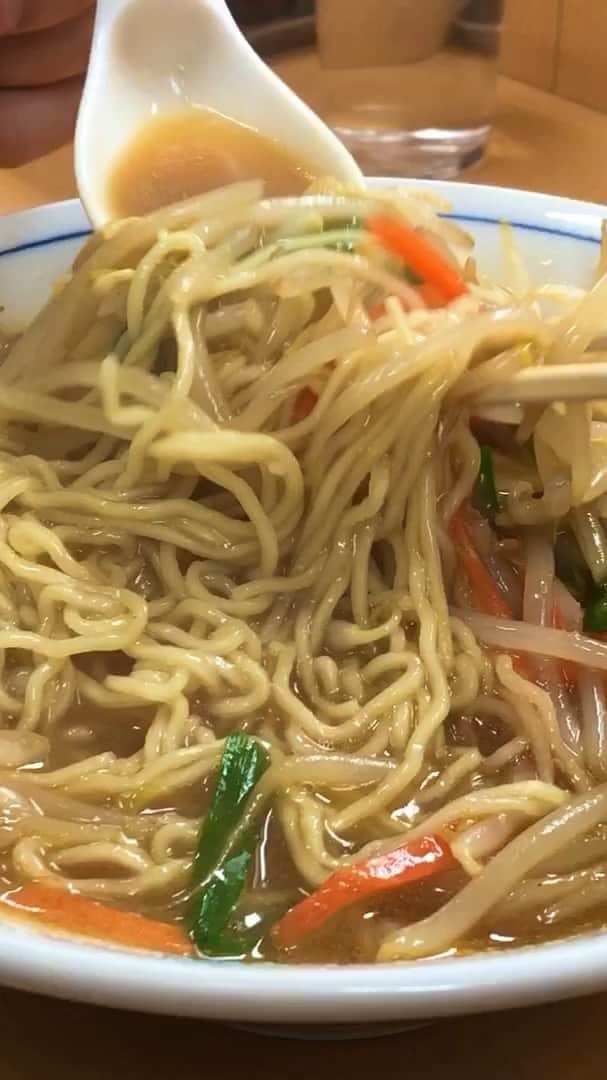 サイモンとマルティナのインスタグラム：「Cherry blossoms & ramen = perfect day」
