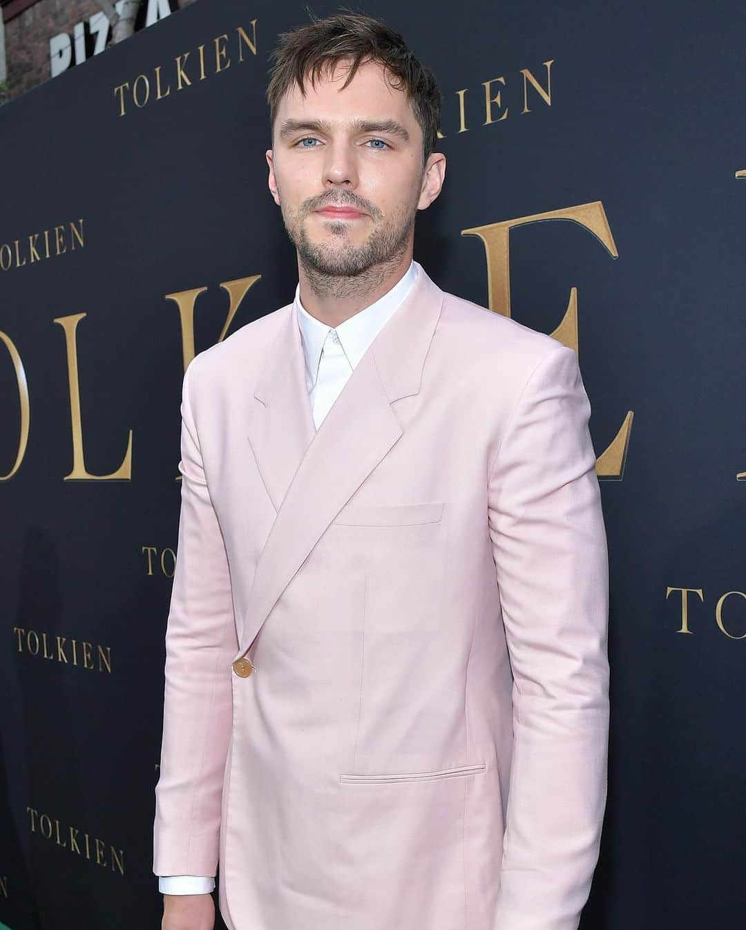 Just Jaredさんのインスタグラム写真 - (Just JaredInstagram)「@nicholashoult & @lilyjcollins attend the premiere of their new film @tolkienmovie! #NicholasHoult #LilyCollins Photos: Getty」5月9日 14時33分 - justjared