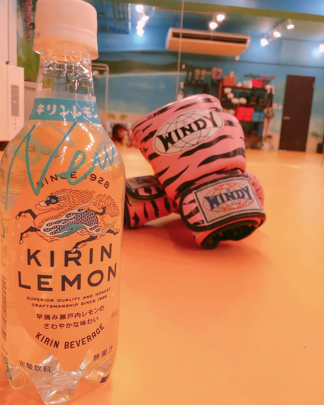 LiSAさんのインスタグラム写真 - (LiSAInstagram)「飲むよねぇ🍋 #キリンレモンのうた2019」5月9日 14時31分 - xlisa_olivex