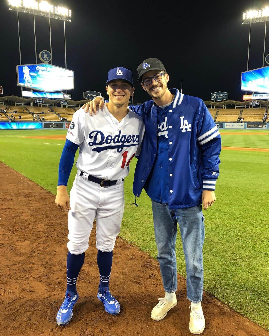 エンリケ・J・ヘルナンデスさんのインスタグラム写真 - (エンリケ・J・ヘルナンデスInstagram)「My name is Kike Hernández, with the help of some friends at Star Labs, I hit home runs! ⚡️#MetaHumanFriends」5月9日 14時45分 - kikehndez