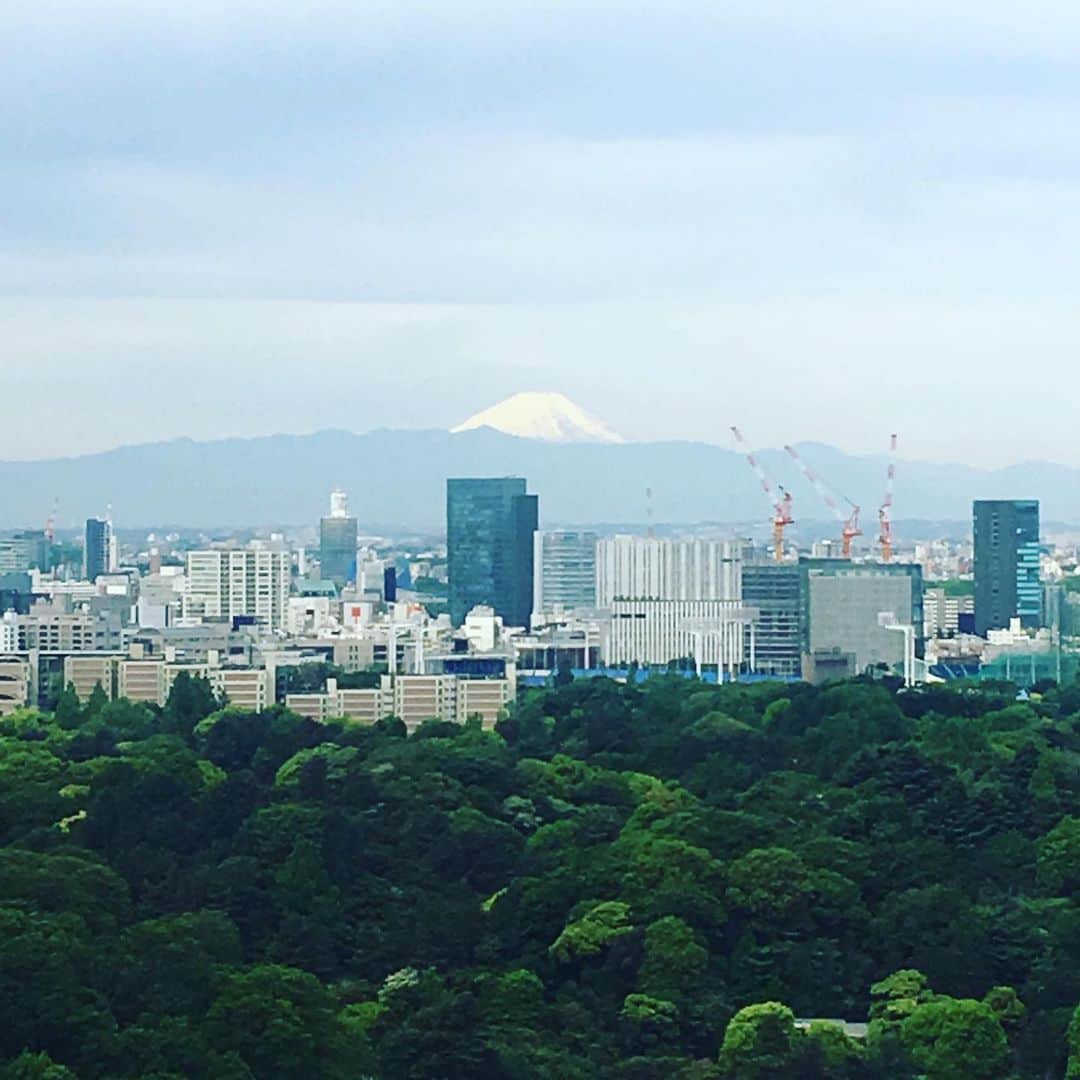 Melvita Officialのインスタグラム：「Le mont Fuji ... Nous sommes au Japon pour le FIT’BALLET x  OR ROSE round 2! #fitballet #orrose #jepasseaubio #restez connecté.e.s!」