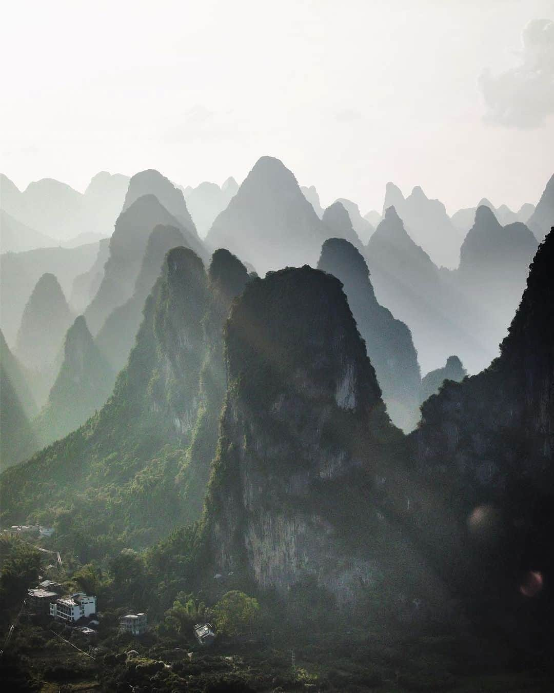 Canon Photographyさんのインスタグラム写真 - (Canon PhotographyInstagram)「Once a year, go someplace you’ve never been before! Make sure to consider this place as one of them!🌿 What place are you dreaming about to visit in year life? Photography | @sjoerdbracke  Yangshuo, China  #guilin #yangshuo #canon_photos #cpcollectives」5月9日 14時45分 - cpcollectives