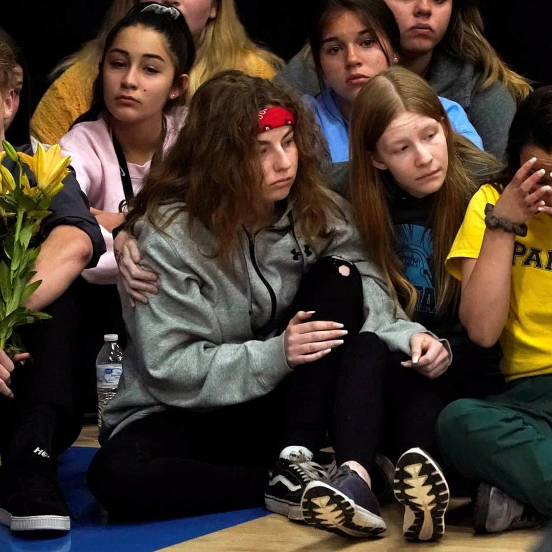 NBC Newsさんのインスタグラム写真 - (NBC NewsInstagram)「Students participate in a candlelight vigil held at Highlands Ranch High School in #Colorado. One student was killed and 8 others were injured during a shooting at STEM School Highlands Ranch on Tuesday. . 📷 @michaelciaglo / @gettyimages 📷 Rick Wilking / @reuters」5月9日 14時47分 - nbcnews