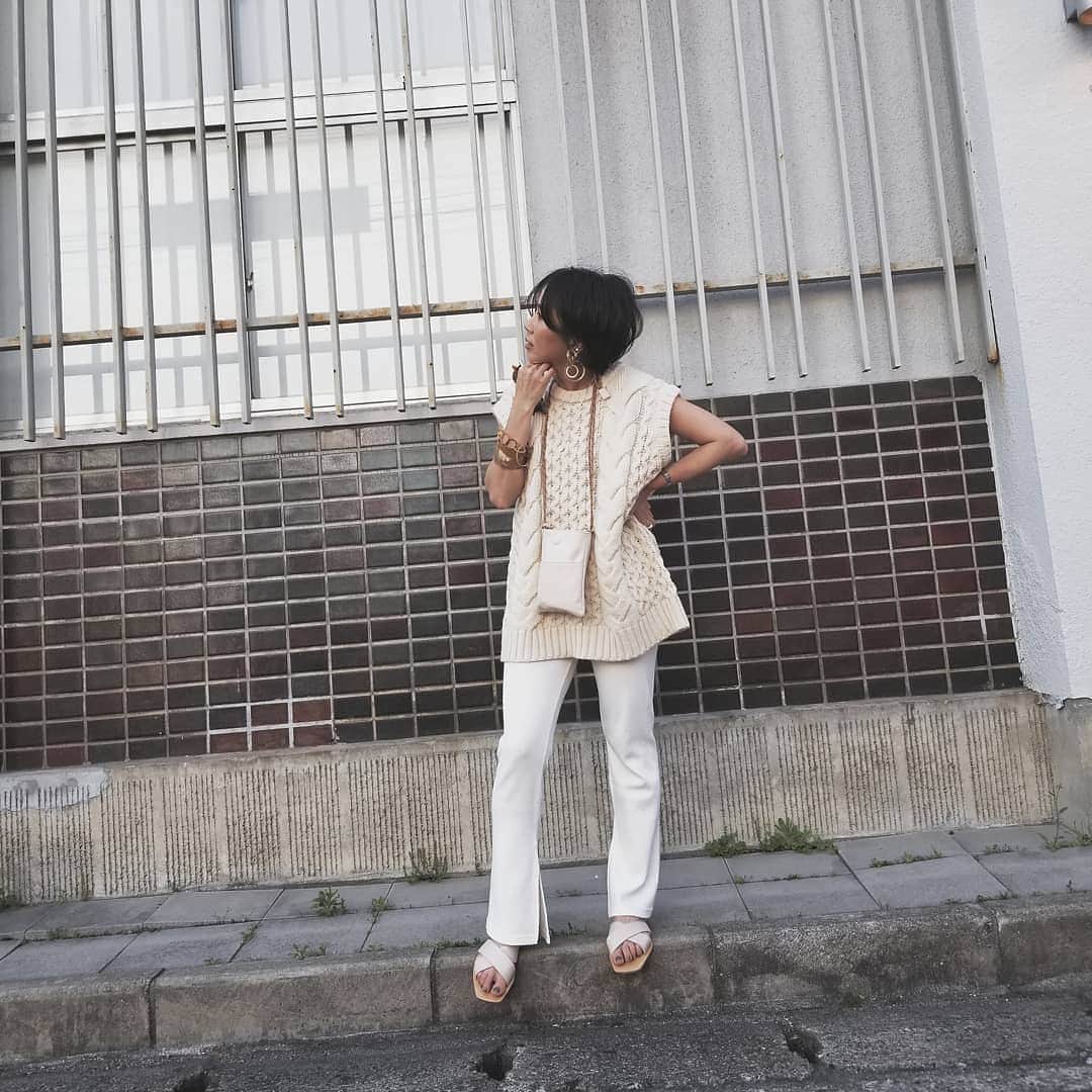 neokazumiのインスタグラム：「﻿ きょこは﻿ ﻿ 去年のariesのニットと﻿ ﻿ Ungridのレギンス﻿ ﻿ レギンスはweb在庫あります﻿  最近フレアパンツが 気になってしょうがない🥰 ﻿ #ariesmirage#ariesmirageselect #todayful#Ungrid#きょこ」