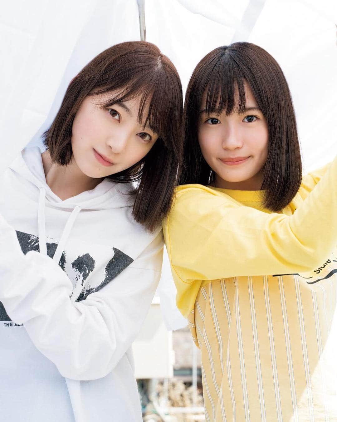 週刊少年マガジンのインスタグラム：「#マガジン 23号発売中！﻿﻿ ﻿﻿ 21/22合併号からスタートした、乃木坂46× #週刊少年マガジン のSpecial企画！ 第２弾！﻿﻿ ﻿﻿ ２期生のエース・ #堀未央奈 さんと、歌唱力も素晴らしい４期生の #掛橋沙耶香 さんが登場！ #乃木坂46 の未来を象徴するかのような明るい２人が、様々な表情を魅せる。﻿﻿ ﻿﻿ 撮影 /  YOROKOBI﻿﻿ スタイリング / 優哉﻿﻿ ヘアメイク / スミホシナ﻿﻿ デザイン / 坂上和也 (banjo)﻿﻿ ﻿ ﻿ 今週号は乃木坂祭り！﻿ 巻中には #久保史緒里 さん﻿ 巻末には #梅澤美波 さん﻿ が登場しています！」