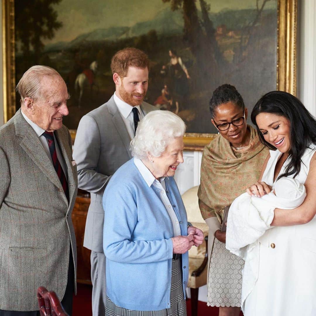 Vogue Australiaさんのインスタグラム写真 - (Vogue AustraliaInstagram)「Known as the royal family’s most progressive couple, #PrinceHarry and #MeghanMarkle have, unsurprisingly, broken a string of royal traditions and protocols surrounding the birth of their son Archie. Several, however, remain proudly upheld. Tap the link in the bio for the royal baby traditions and protocols that have and haven’t been followed. 📸 Getty Images」5月9日 15時10分 - vogueaustralia