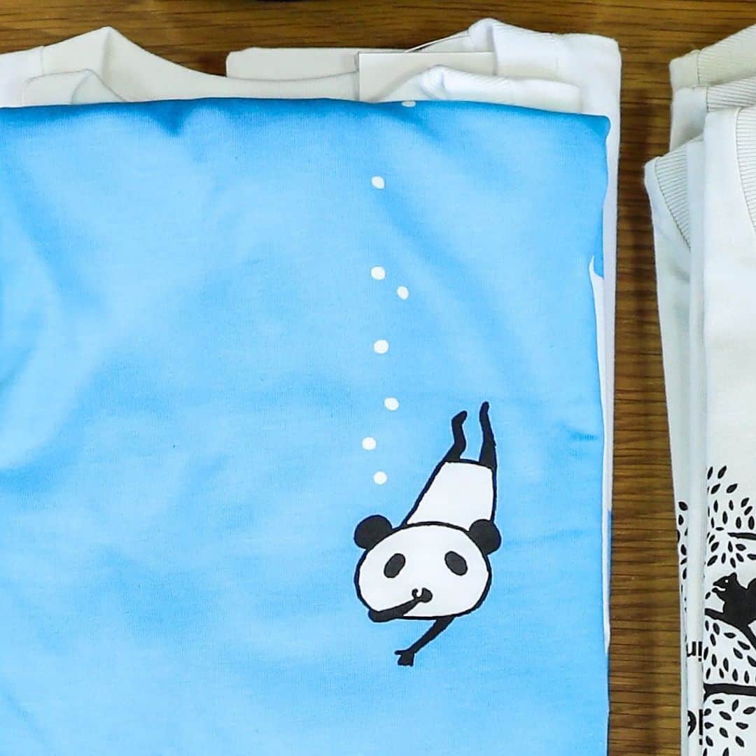 紙袋 包(kamibukuro tutumu)公式さんのインスタグラム写真 - (紙袋 包(kamibukuro tutumu)公式Instagram)「可愛いTシャツ、かっこいいTシャツ、面白いTシャツ揃ってます！ ⠀ #アウトレットモールあしびなー⠀⠀ #あしびなー⠀⠀ #アウトレット⠀⠀ #あしびなーアウトレット⠀⠀ #おきなわ⠀⠀ #okinawa⠀⠀ #沖縄⠀⠀ #お買いもの⠀⠀ #家族コーデ しよう⠀⠀ #家族⠀ #ファミリー⠀⠀ #family⠀ #週末⠀ #週末ショッピング⠀ #ラブ買い⠀ #お買いもの楽しい⠀ #おしゃれさんと繋がりたい⠀ #おしゃれ好き⠀⠀ #紙袋包⠀⠀ #キャラクター⠀ #マスコット⠀ #那覇空港⠀⠀ #那覇空港近く⠀⠀ #tシャツコーデ  #tシャツデザイン  #designtshirtsstoregraniph  #デザインtシャツストアグラニフ ⠀⠀ #豊見城⠀⠀ #豊見城市⠀」5月9日 15時12分 - kamibukuro_tutumu