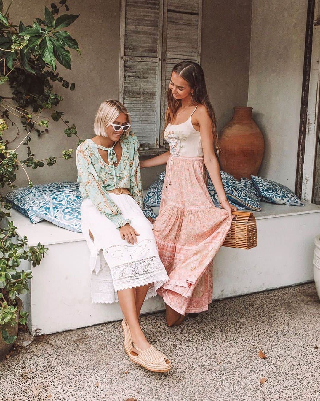 SPELLさんのインスタグラム写真 - (SPELLInstagram)「Girls lunch date ~ our angels @karissasparke and @billierosewhite_ babes styling up a storm ⚡️ @kouzina_byronbay」5月9日 15時13分 - spell