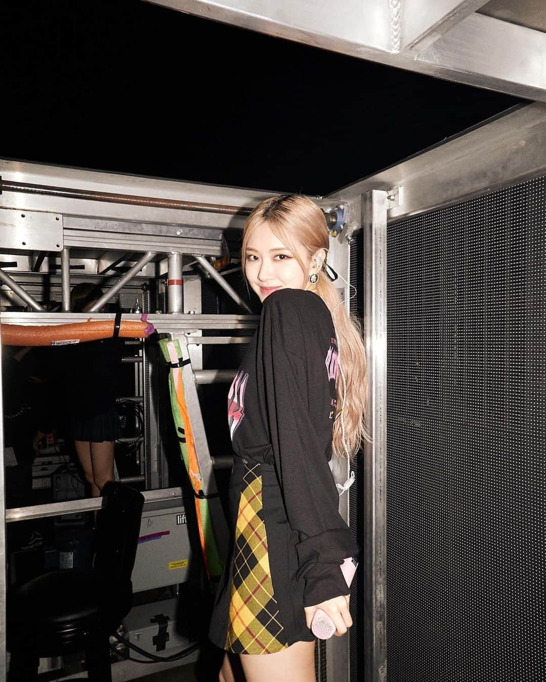 ロゼさんのインスタグラム写真 - (ロゼInstagram)「Last song 🖤」5月10日 2時05分 - roses_are_rosie