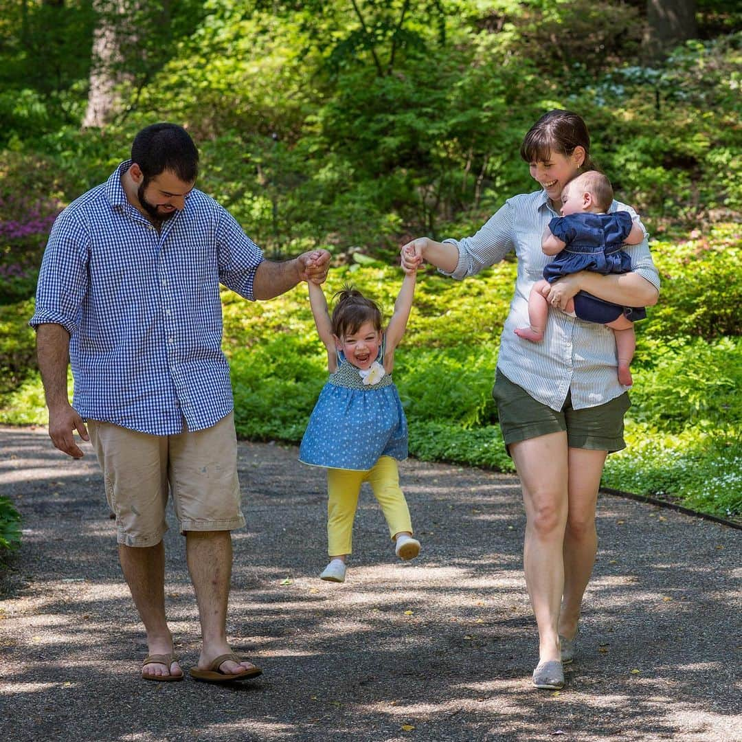 ニューヨーク植物園さんのインスタグラム写真 - (ニューヨーク植物園Instagram)「May is one of the most picturesque months of the year to visit the Garden, with plenty to see and experience, from the abundance of flowers painting the #Azalea Garden, to the bloom of the herbaceous and tree #peonies and the greening Forest. And of course there's the Mother’s Day Weekend Garden Party kicking off this Saturday (not to mention Spring Uncorked just around the corner)! See #whatsbeautifulnow. . #Paeoniasuffruticosa 'Red Cliffs | #Rhododendronluteum 'Bee Dazzler'」5月10日 2時08分 - nybg