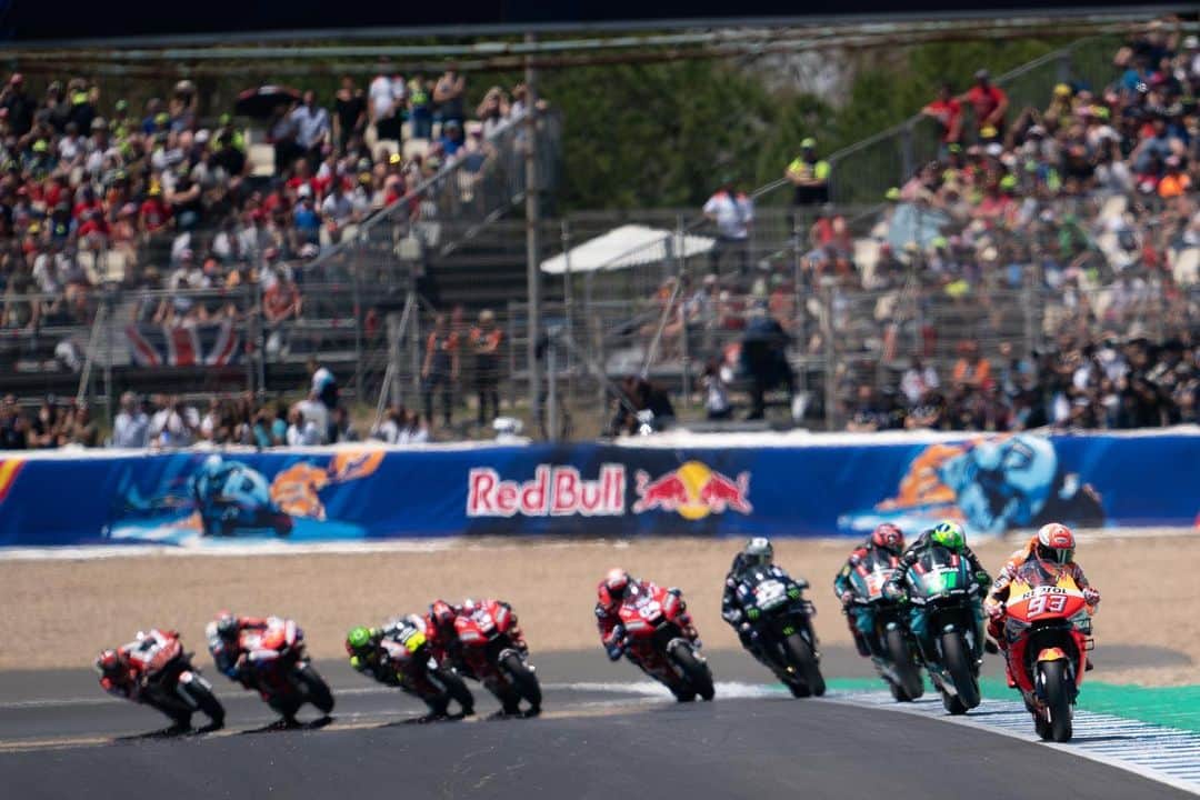 レプソル・ホンダのインスタグラム：「How to win a #SpanishGP. A study in four parts 👈 ⠀⠀⠀⠀⠀⠀⠀⠀⠀ #MotoGP #25RepsolHonda #Repsol #MotoGP #Honda #Racing #RepsolHonda #HRC #RC213V #MM93 #MarcMarquez #MM93🐜 #ThePowerOfDreams #Motorcycle #Spain #Victory」