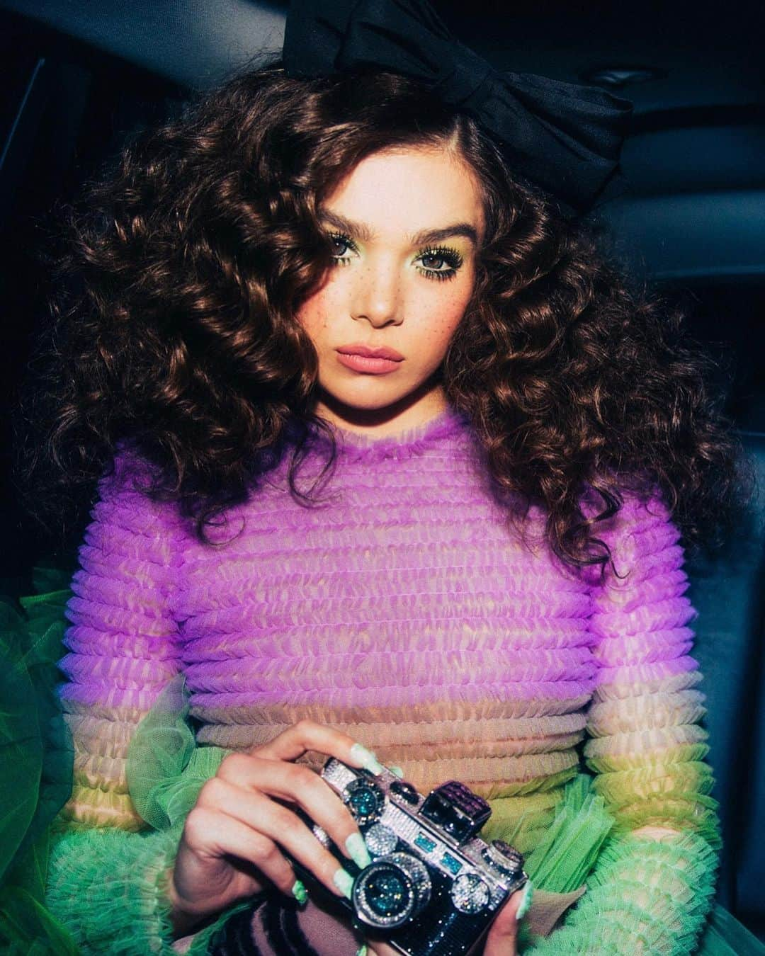 Carolina Gonzalezさんのインスタグラム写真 - (Carolina GonzalezInstagram)「🍭HAILEE📸 @haileesteinfeld 🍭 #metgala2019 #NoPhotosPlease #moment caught by @katiatemkin 💥 #stylist @robzangardi #har @hairbyruslan #makeupCarolinaGonzalez 🚫📸 *************BREAKDOWN********************************. ALL PRODUCTS CAN BE PURCHASED AT DERMSTORE****** @dermstore 💄  Prep:  @dnarenewal -Foaming Gel Cleanser -Regeneration Serum -Eye Balm -Intensive Renewal  Face:  @kohgendo -Aqua Foundation in 113 Warm -Moisture Fit Concealer in 03 Medium - @Becca acosmetics Hydra Mist Set and Refresh Powder - Kevin Aucoin the Sculpting Powder in Medium - @Stila cosmetics Heavens Hugh Highliter in Transcendence - @tartecosmetics Amazonian Clay Blush in Dollface -Kevyn Aucoin The Precision Brow Pencil in Brunette (for freckles)  Eye: - @limecrimemakeup Birthday Cake Eyeshadow Palette - @lashify Lashes in A.12, B.16, and F.14 - @stilacosmetics Stay All Day Warerproof Brow Color in Medium - @eyeko Universal Brow Gel  Lip: - @100percentpure Cocoa Butter Semi-Matte Lipstick in Marrakesh」5月10日 0時51分 - cgonzalezbeauty