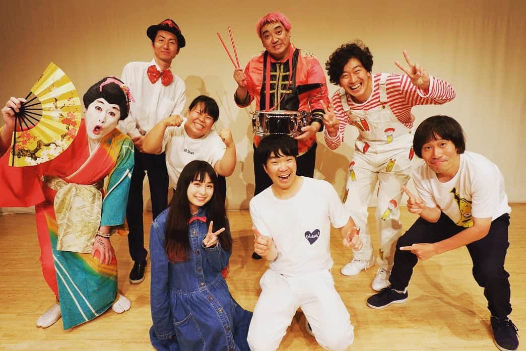デッカチャンのインスタグラム：「#あの話の続きを僕達はまだ知らない @なかの芸能小劇場 ただただ楽しかった♪ 誘ってくれた #カンカン(全力じじぃ)さん #トミタ栞 ちゃんありがとうございます😊 また第2回楽しみにしつつも出演じゃなくて普通に見に行くだけでもいいなぁと思いました笑 #あの話 コウメさんといっぱいtiktok撮った🤳 SAKURAI君ははNO SNSのとんがりタイプなんでタグ付けできなかった💦」