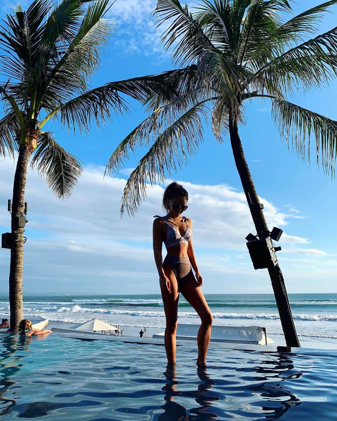 MARISさんのインスタグラム写真 - (MARISInstagram)「I love Bali too much 🌴💕 My fav Bikinis @alexiastam_official 💕 昨日今日はバリに住んでるお友達と遊んでもらって今から空港に27時間かけて来る友達をpick upしに行くんだ❤︎❤︎❤︎ #bali #islandlife #balilifestyle」5月10日 1時12分 - marristea