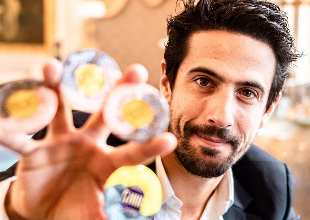 ルーカス・ディ・グラッシさんのインスタグラム写真 - (ルーカス・ディ・グラッシInstagram)「Let’s try our luck with those €200.000,00 chips 💰 💴」5月10日 1時15分 - lucasdigrassi