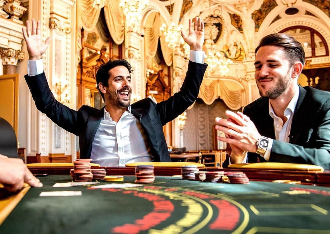 ルーカス・ディ・グラッシさんのインスタグラム写真 - (ルーカス・ディ・グラッシInstagram)「Let’s try our luck with those €200.000,00 chips 💰 💴」5月10日 1時15分 - lucasdigrassi