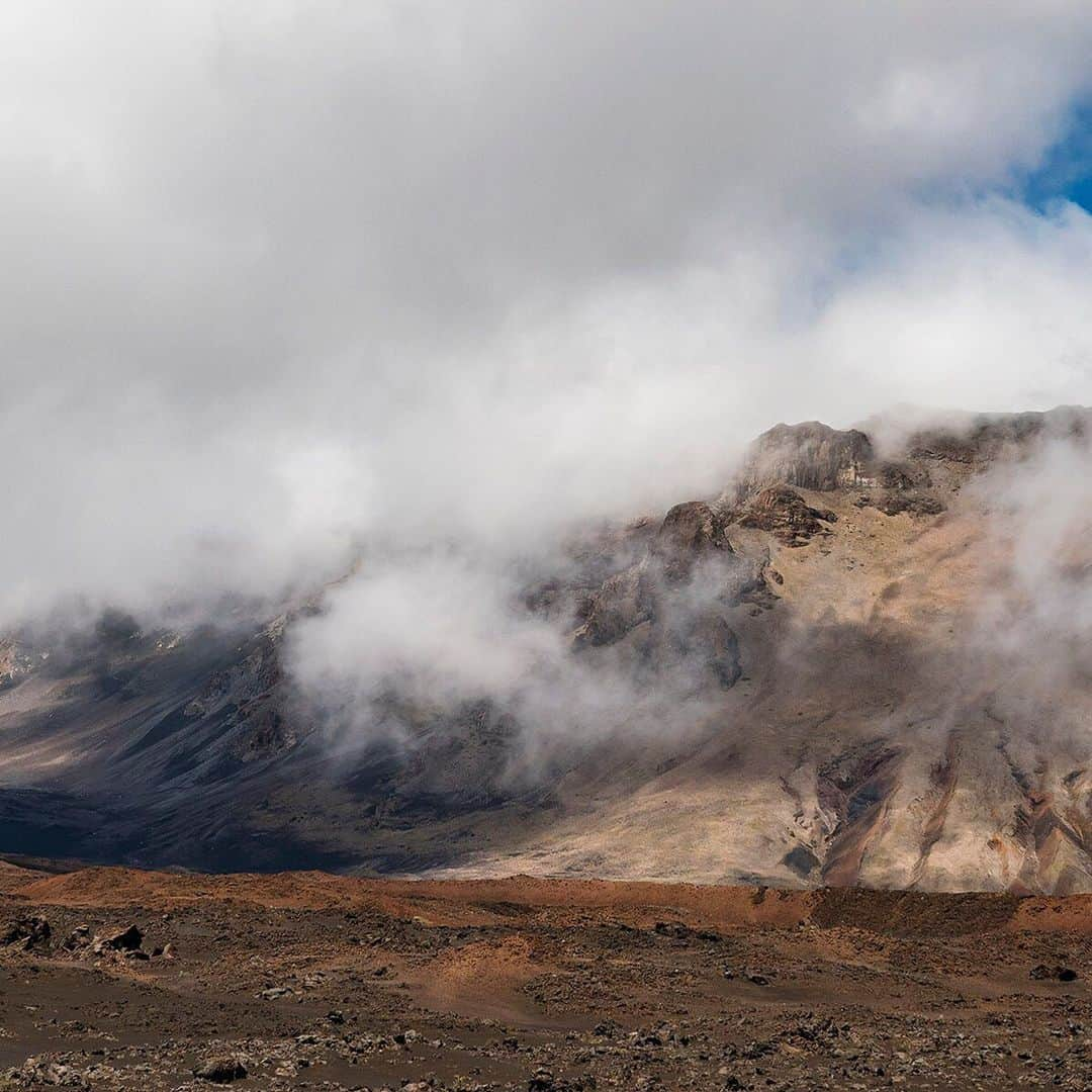 National Geographic Travelさんのインスタグラム写真 - (National Geographic TravelInstagram)「Photo @stephen_matera | (swipe for the full image) Clouds swirl around the summit of Haleakalā. It was a surreal experience hiking through the moonscape of the Haleakalā crater. Clouds would come and go, constantly revealing something different and the landscape would change dramatically around every turn. Haleakalā is Hawaiian for "House of the Sun" and we saw plenty of both sun and clouds on this day. Follow me @stephen_matera for more images like this form Hawaii and around the world. #hawaii #Haleakalā #volcano #crater」5月10日 1時16分 - natgeotravel