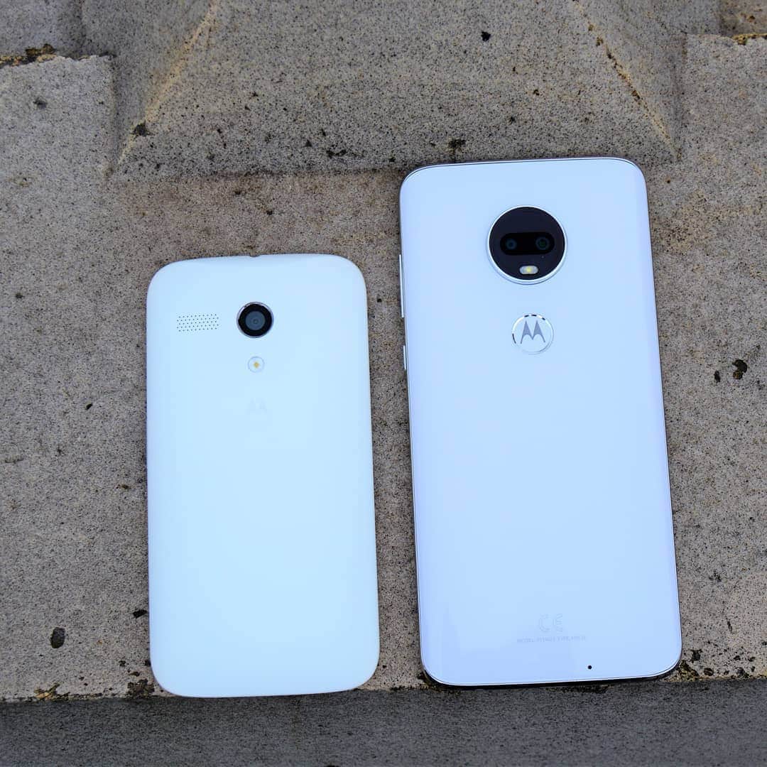 のインスタグラム：「Old and new. • • •  #throwbackthursday #tbt #motog #motog7 #oldandnew」