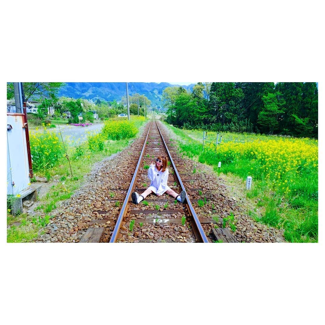 梁愛美さんのインスタグラム写真 - (梁愛美Instagram)「Shooting...📷☁☀🌱💕 ❥︎ ❥︎ #shooting #nature #naturephotography  #nature_photo #nature_lovers #rapeblossoms #cherryblossoms #sky_brilliance #instagramjapan #instagramphoto #instagrampic #instagramfashion #kumamoto #kumamotojapan #platinumproduction #aimiryou #撮影 #遠征 #見晴台 #熊本 #阿蘇 #午後の紅茶 #あいたいってあたためたいだ #365日 #HY #やさしい気持ち #CM #ロケ地 #プラチナムプロダクション #梁愛美」5月10日 1時25分 - aimipink