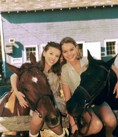 ケイト・ボスワースさんのインスタグラム写真 - (ケイト・ボスワースInstagram)「14 year old me w/ a 12 yr old #ScarlettJohansson on set of “The Horse Whisperer” (This was my first movie ever, I was so nervous 😬) #tbt #1997 📽 🎞 🐴」5月10日 1時31分 - katebosworth