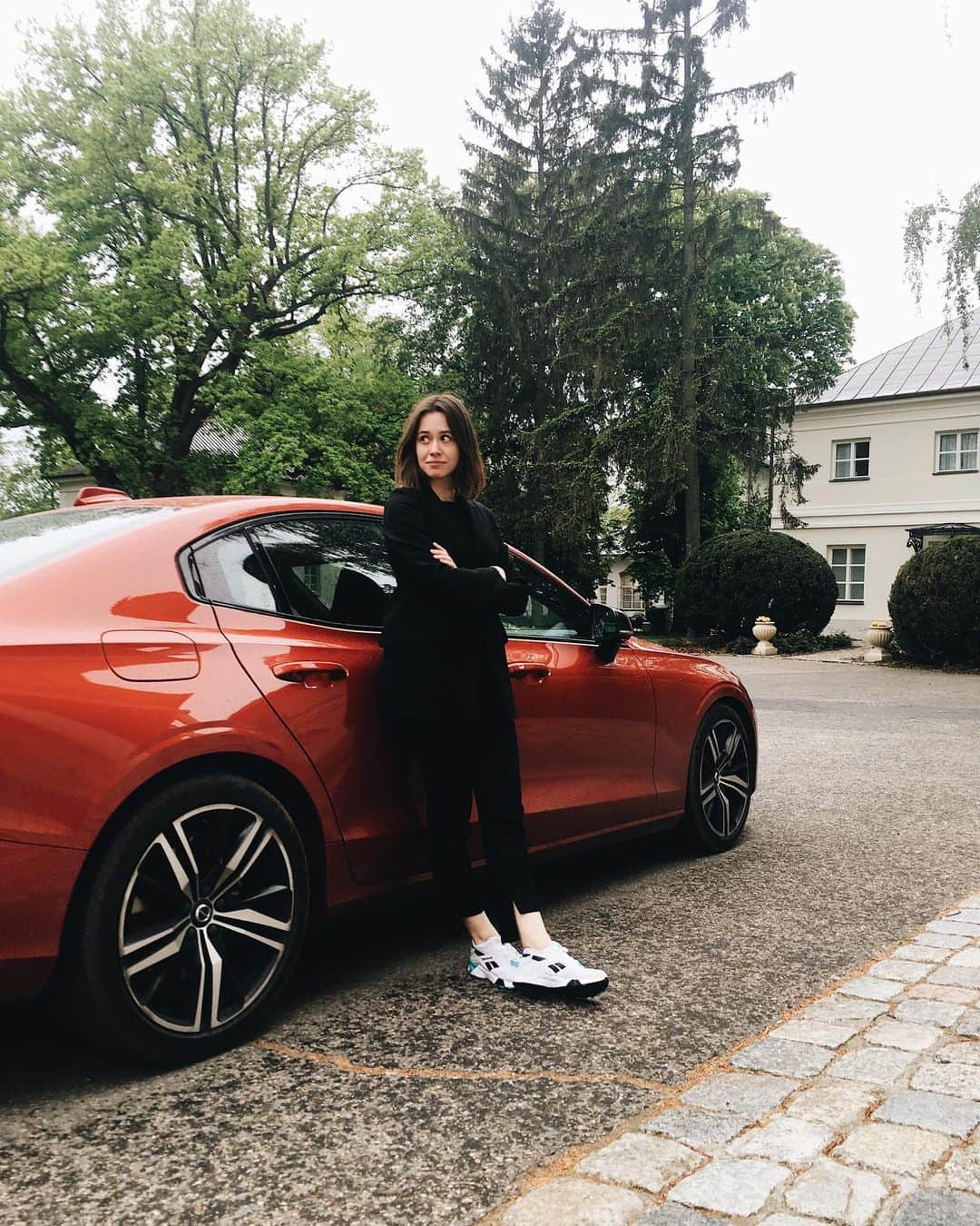 ELLE Polandさんのインスタグラム写真 - (ELLE PolandInstagram)「Samochód godny polecenia? Z pewnością Volvo S60. Spędzamy cały dzień z tym modelem auta, a relację z naszej wycieczki zobaczycie na #instastory Wejdźcie! ▶️▶️▶️ @volvocarpoland #car #volvo #ellepolska #today」5月10日 1時34分 - ellepolska