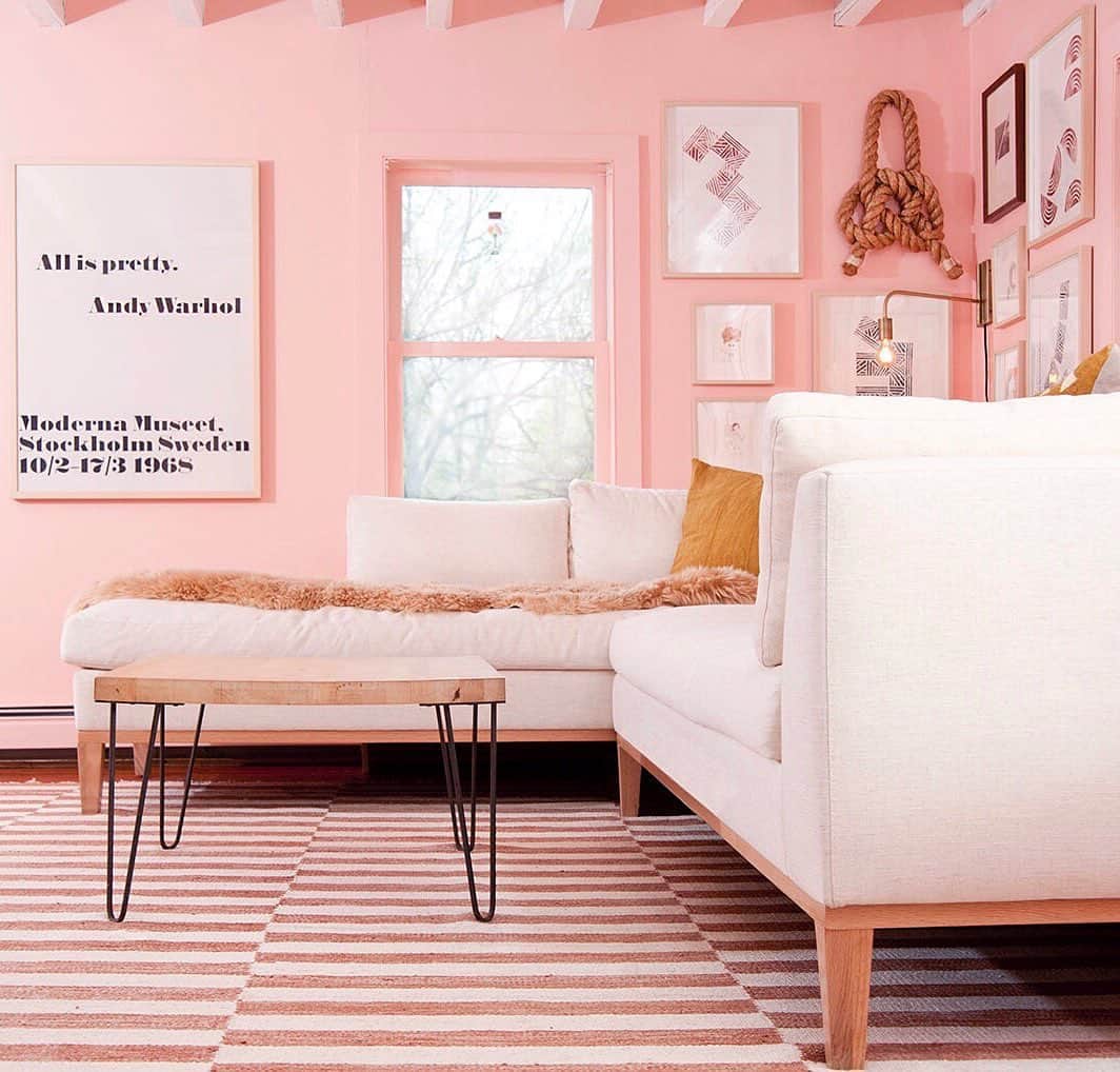 Grace Bonneyさんのインスタグラム写真 - (Grace BonneyInstagram)「💕Did somebody say PINK💕? I'm so so so excited to share the final reveal of our pink living room makeover with @luluandgeorgia - after weeks of testing paint colors (thank you for all your suggestions! 🎨) and working on room layouts and finishing up not one but three DIY projects for the room, we are so happy to have transformed this space into a sunny cheerful hang out spot for us and the pets. I'm still so in love with our new sofa and rug (they were the main anchors of the room), but all of the DIY projects really bring it home for me. Julia and I worked together to create so much of the artwork on the walls AND built a huge L-shaped table behind the sofa. I also used natural leather strips to redo our cabinet handles! All of the details, sourcing, paint colors, etc. are up at Design*Sponge today (link above) but you can also check everything out— including the befores— in my stories above. They'll stay pinned in the top, too. Thank you for encouraging my pink room fantasy! 📸 by @kellymerchantphotography #dspink #pink #pinkroom #pinkpaint #makeover #landgathome #spon #reveal #beforeandafter #hudsonvalleyhomes」5月10日 1時36分 - designsponge