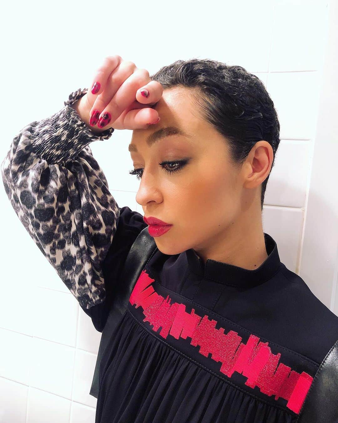 Lacy Redwayさんのインスタグラム写真 - (Lacy RedwayInstagram)「How i missed thee.... Back with my lady ✨ Ruth Negga ✨ for @louisvuitton  Cruise .  Styled by @karlawelchstylist  Makeup @rebeccarestrepo  Nails @julieknailsnyc  #HairByLacyRedway #RuthNegga #meganegga」5月10日 1時46分 - lacyredway