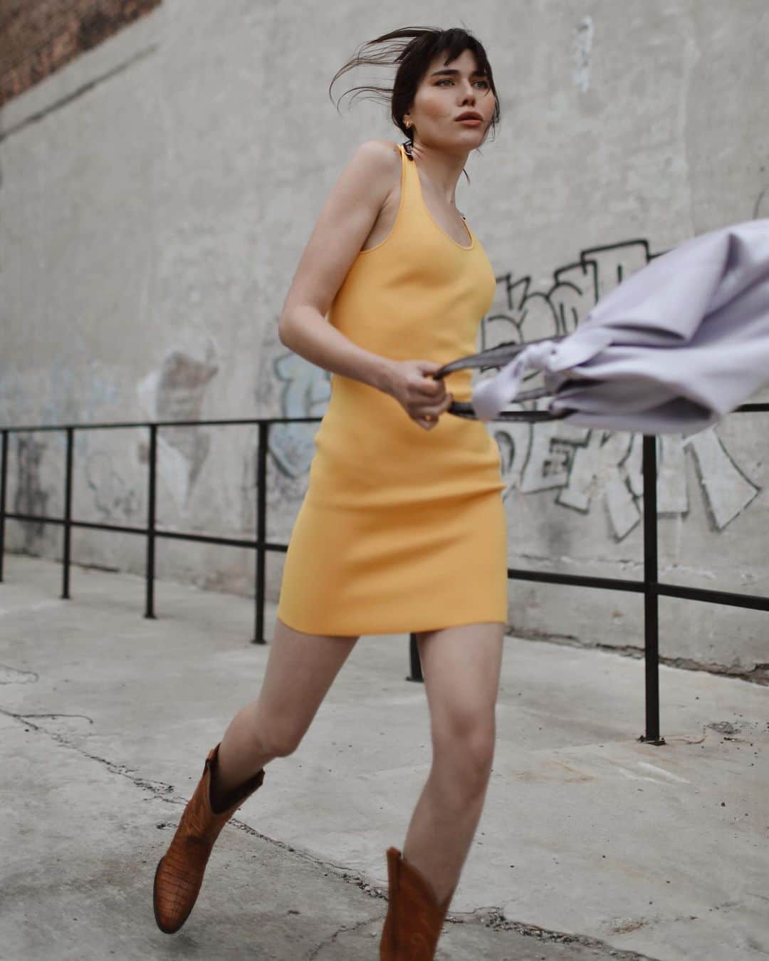 ナタリー・スアレスさんのインスタグラム写真 - (ナタリー・スアレスInstagram)「The little yellow dress by @31philliplim now at @intermix. Simple and sweet. #Intermix」5月10日 1時55分 - natalieoffduty