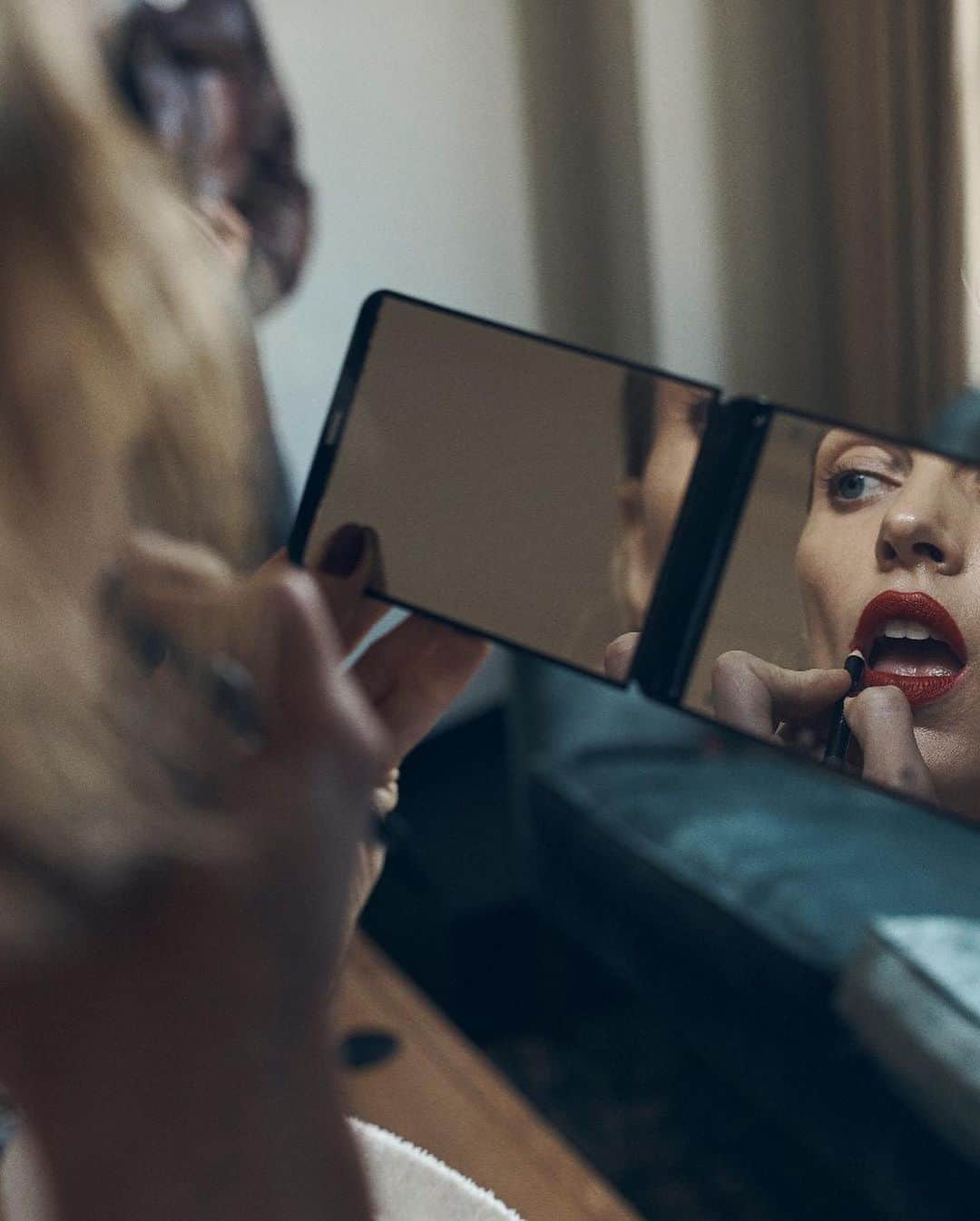 Vogue Parisさんのインスタグラム写真 - (Vogue ParisInstagram)「Exclusively for Vogue Paris, go behind the scenes at @Anja_Rubik's fittings for her MET Gala dress, designed by her friend @AnthonyVaccarello for @YSL Photos by @andreskudacki, makeup by @georgisandev, hair by @jimmypaulhair Jewelry by @boucheron」5月10日 1時58分 - voguefrance