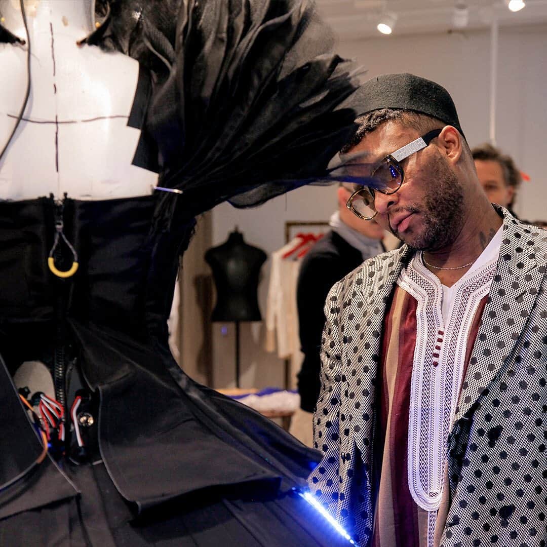 Tommy Hilfigerさんのインスタグラム写真 - (Tommy HilfigerInstagram)「A little magic and a lot of hard work brought @zendaya's fairy tale dress to life at the #MetGala2019. Swipe to experience our designs in the making! ✨」5月10日 1時59分 - tommyhilfiger