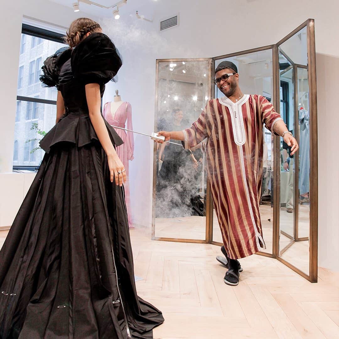 Tommy Hilfigerさんのインスタグラム写真 - (Tommy HilfigerInstagram)「A little magic and a lot of hard work brought @zendaya's fairy tale dress to life at the #MetGala2019. Swipe to experience our designs in the making! ✨」5月10日 1時59分 - tommyhilfiger