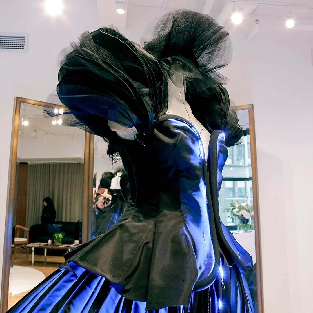 Tommy Hilfigerさんのインスタグラム写真 - (Tommy HilfigerInstagram)「A little magic and a lot of hard work brought @zendaya's fairy tale dress to life at the #MetGala2019. Swipe to experience our designs in the making! ✨」5月10日 1時59分 - tommyhilfiger